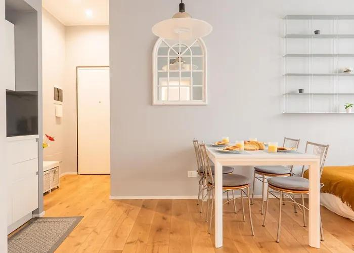 The Best Rent - Lovely Two-Bedroom Apartment Near Bocconi University